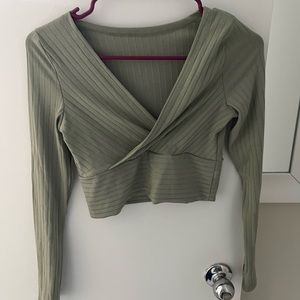 Green long sleeve crop top